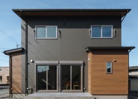 落ち着いた雰囲気と機能性を兼ね備えた「家事収納の家」